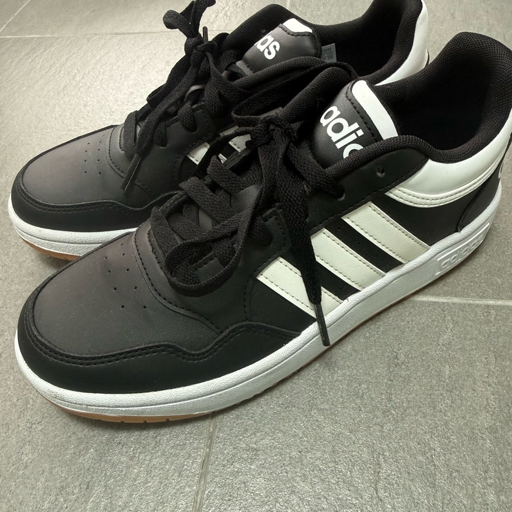 adidas Black and White boys Low-Top Sneakers